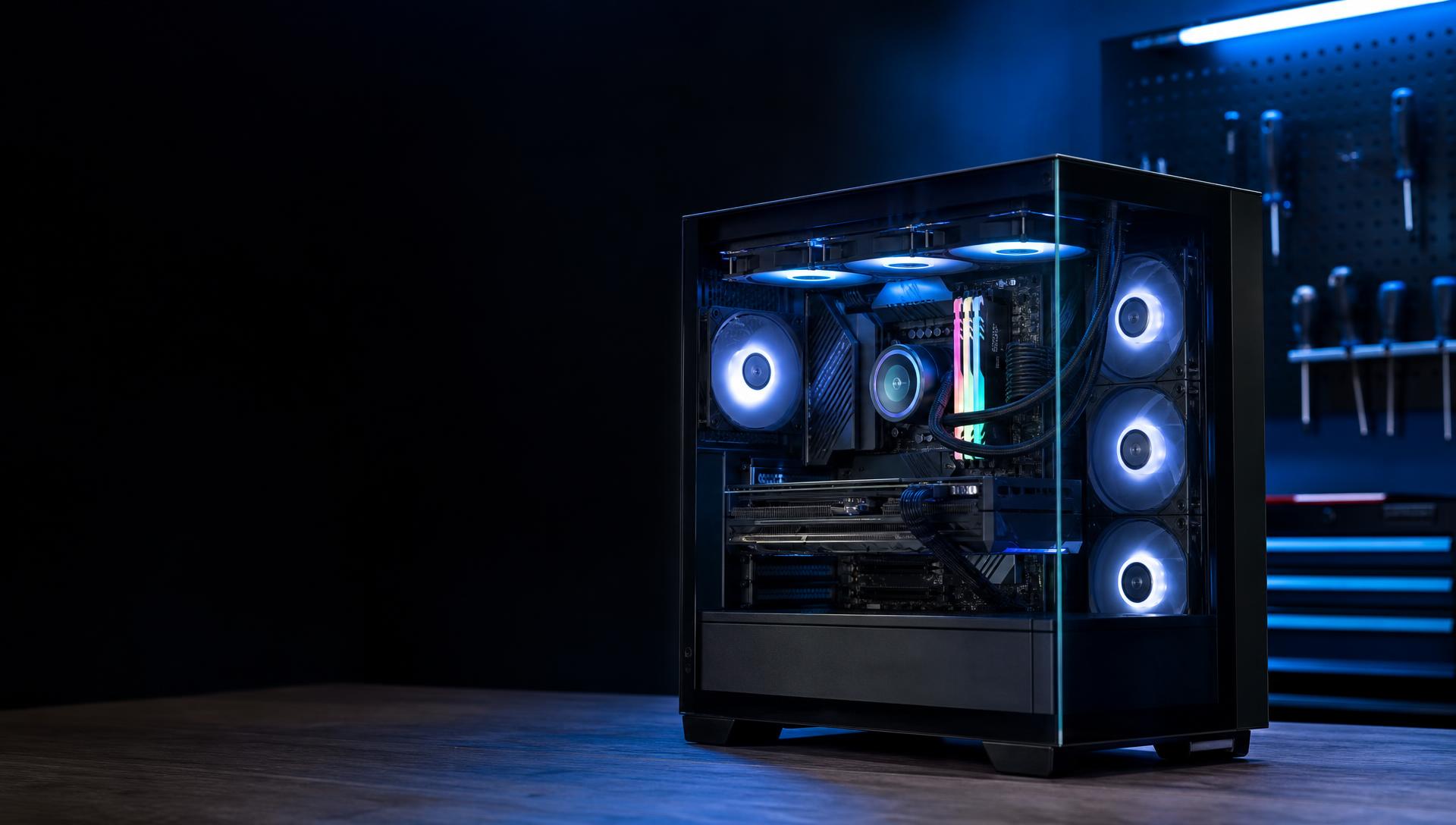 Montagem profissional de PC gamer high-end na bancada da NEEXORA Tech Informática